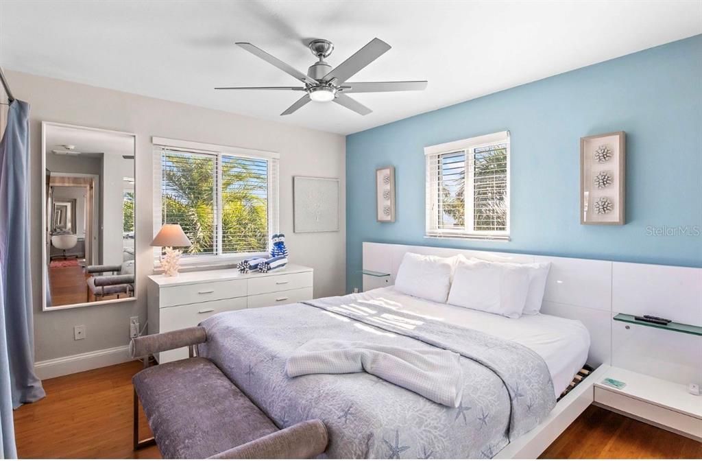 En Venta: $1,249,000 (4 camas, 3 baños, 2950 Pies cuadrados)