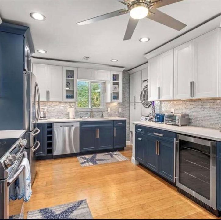 En Venta: $1,249,000 (4 camas, 3 baños, 2950 Pies cuadrados)