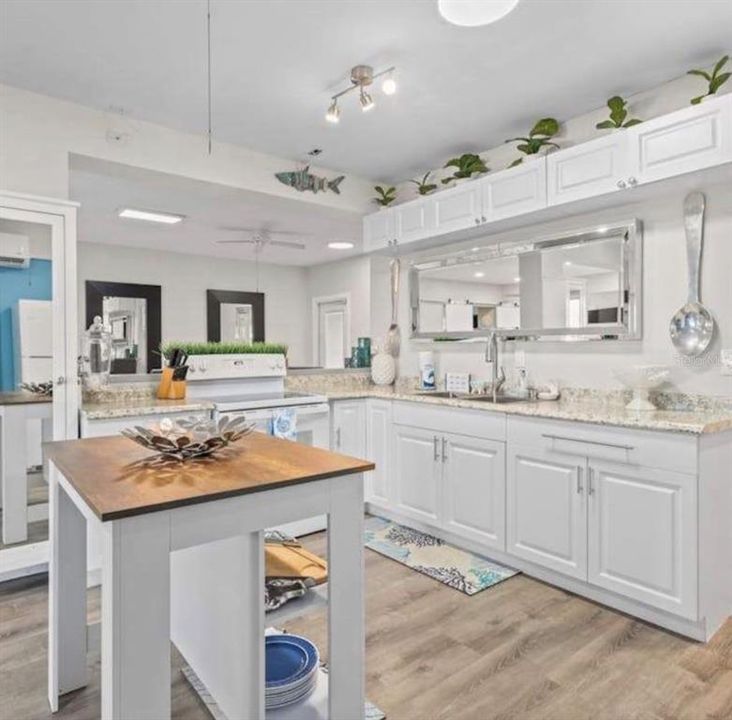 En Venta: $1,249,000 (4 camas, 3 baños, 2950 Pies cuadrados)
