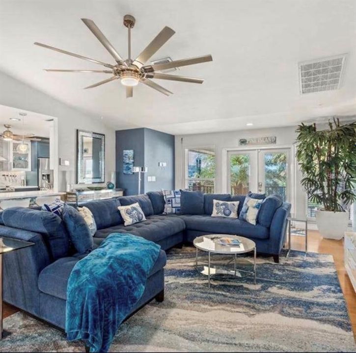 En Venta: $1,249,000 (4 camas, 3 baños, 2950 Pies cuadrados)