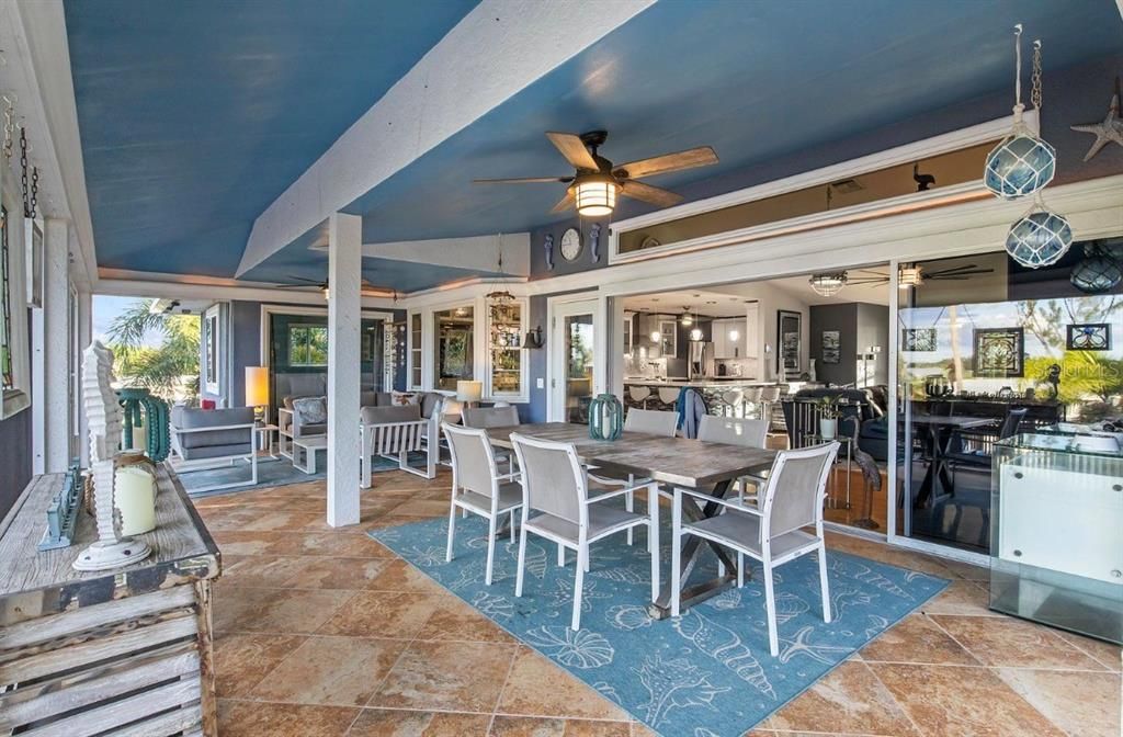 En Venta: $1,249,000 (4 camas, 3 baños, 2950 Pies cuadrados)
