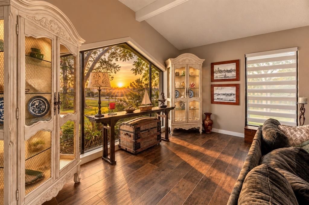 For Sale: $485,000 (5 beds, 2 baths, 1624 Square Feet)
