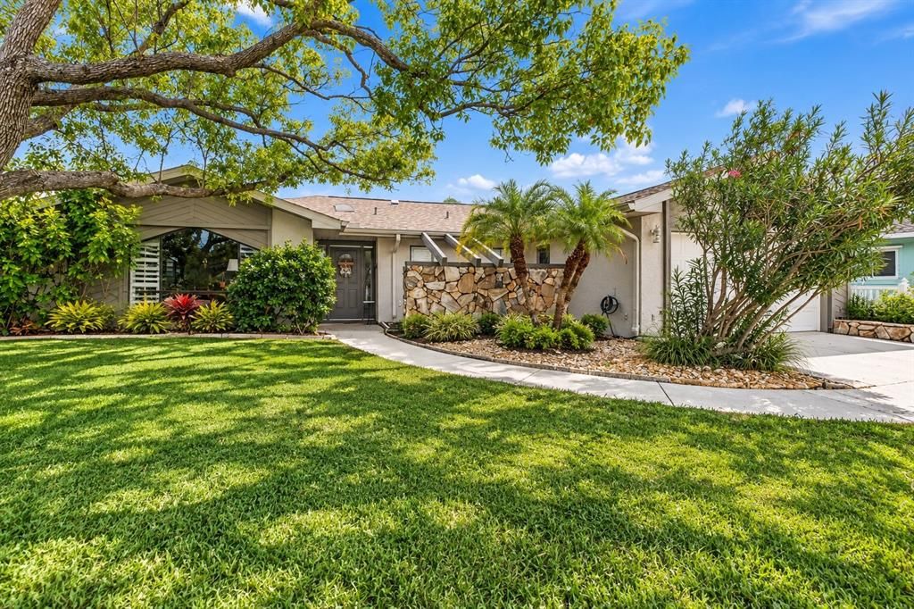 For Sale: $485,000 (5 beds, 2 baths, 1624 Square Feet)