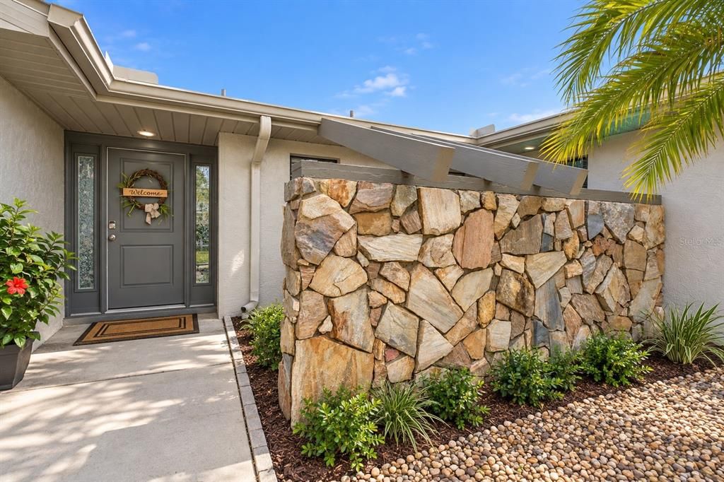 For Sale: $485,000 (5 beds, 2 baths, 1624 Square Feet)