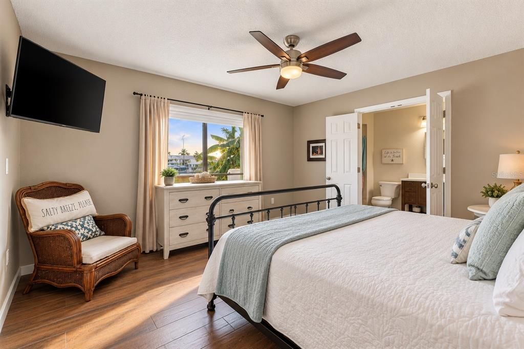 For Sale: $485,000 (5 beds, 2 baths, 1624 Square Feet)