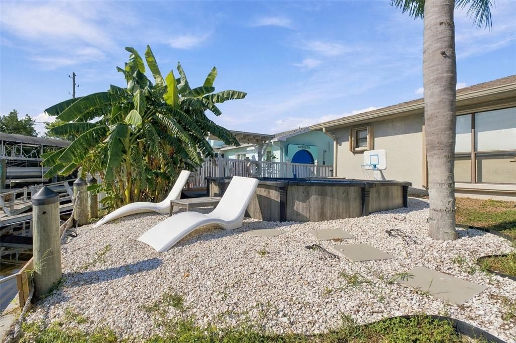 For Sale: $485,000 (5 beds, 2 baths, 1624 Square Feet)