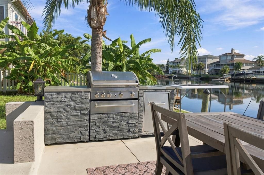 For Sale: $485,000 (5 beds, 2 baths, 1624 Square Feet)