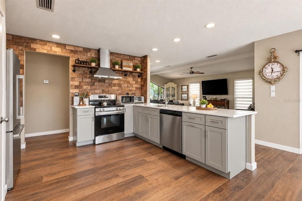 For Sale: $485,000 (5 beds, 2 baths, 1624 Square Feet)