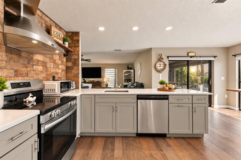 For Sale: $485,000 (5 beds, 2 baths, 1624 Square Feet)