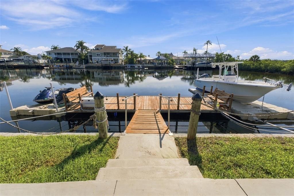 For Sale: $485,000 (5 beds, 2 baths, 1624 Square Feet)
