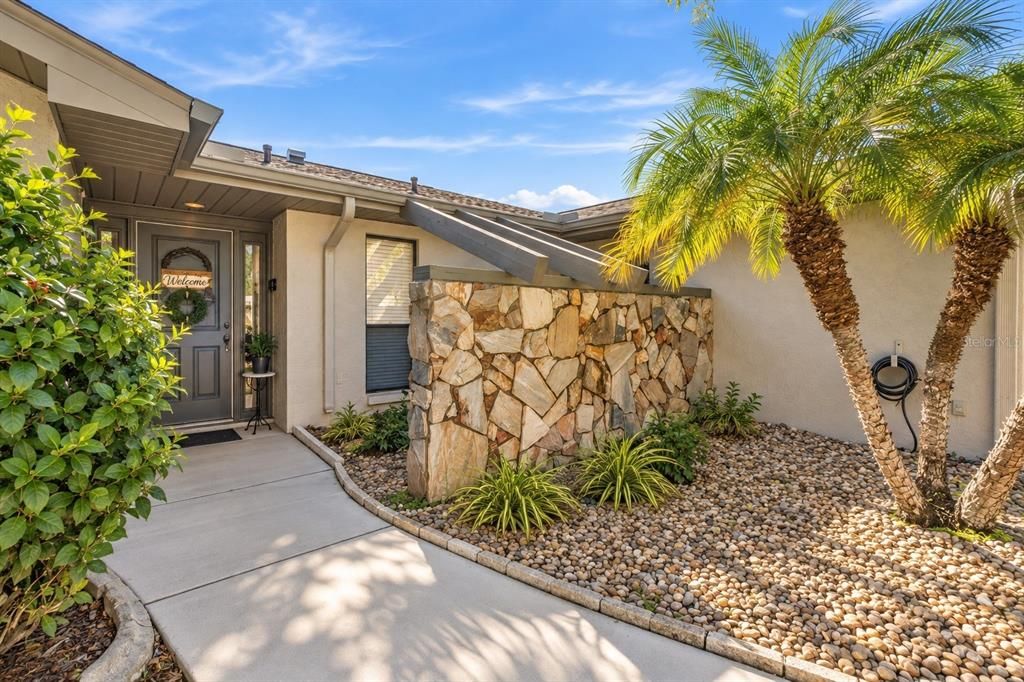 For Sale: $485,000 (5 beds, 2 baths, 1624 Square Feet)