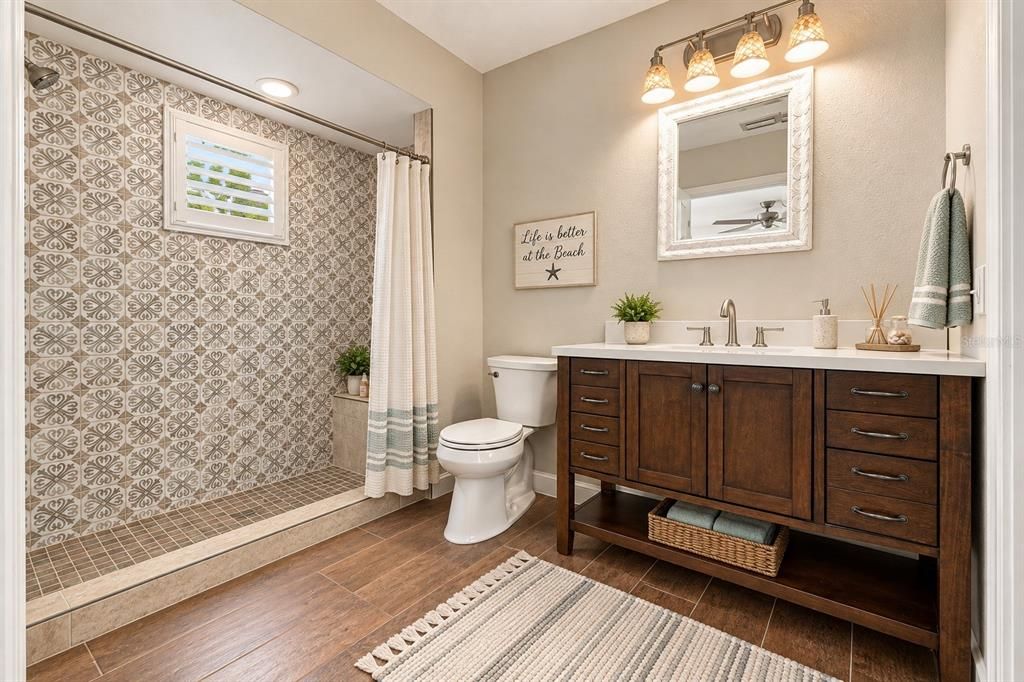 For Sale: $485,000 (5 beds, 2 baths, 1624 Square Feet)