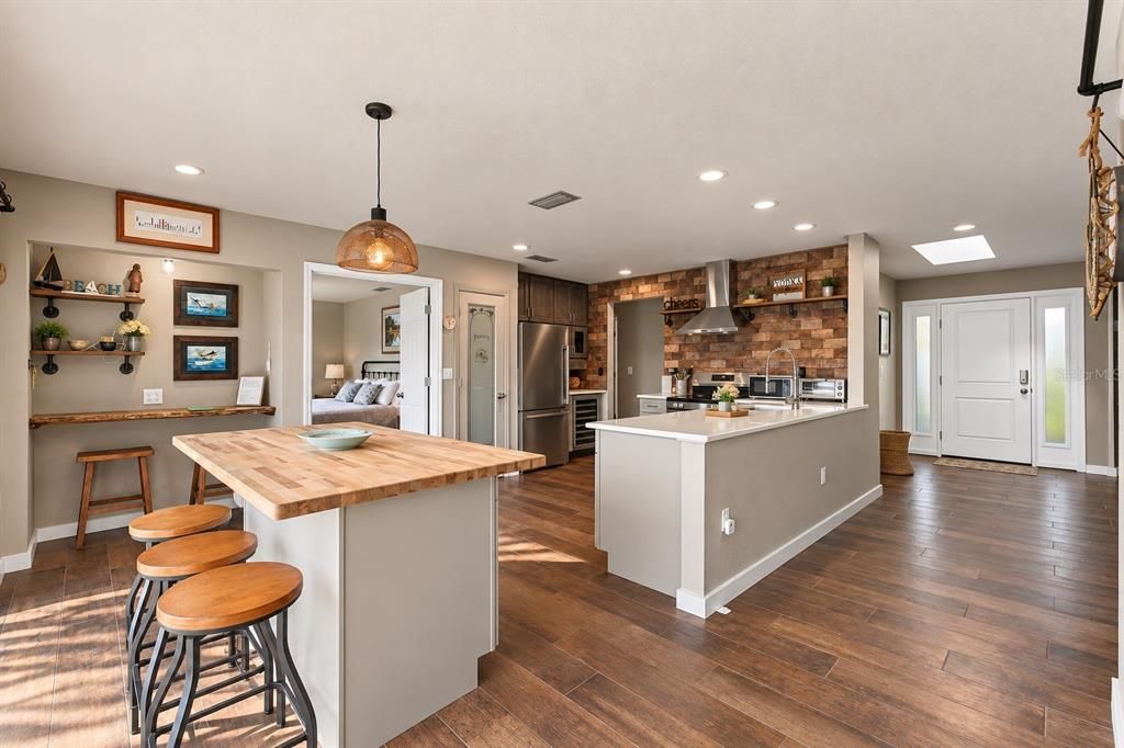 For Sale: $485,000 (5 beds, 2 baths, 1624 Square Feet)
