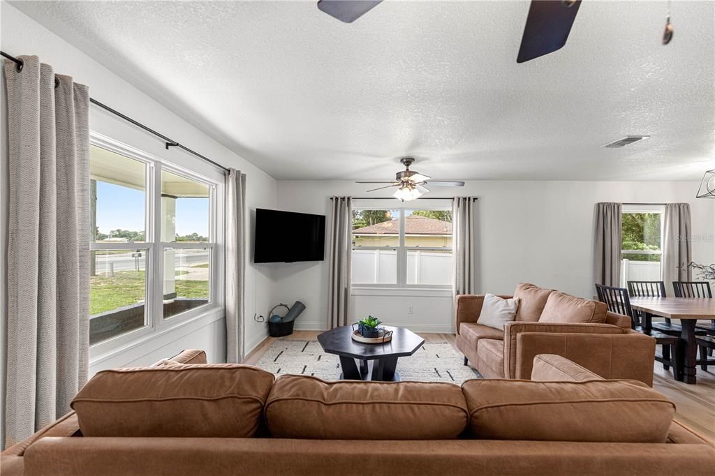 For Rent: $3,000 (2 beds, 1 baths, 980 Square Feet)