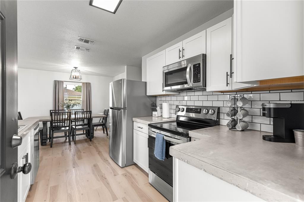 For Rent: $3,000 (2 beds, 1 baths, 980 Square Feet)