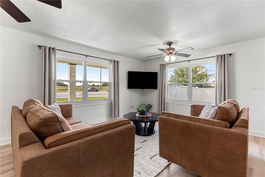 For Rent: $3,000 (2 beds, 1 baths, 980 Square Feet)