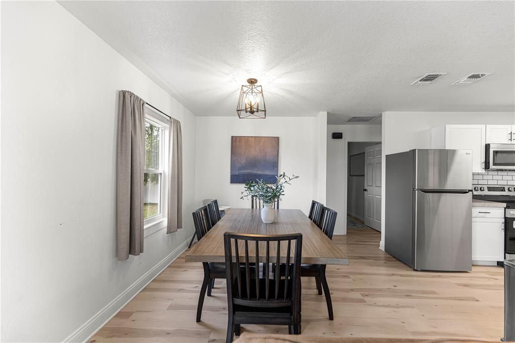 For Rent: $3,000 (2 beds, 1 baths, 980 Square Feet)