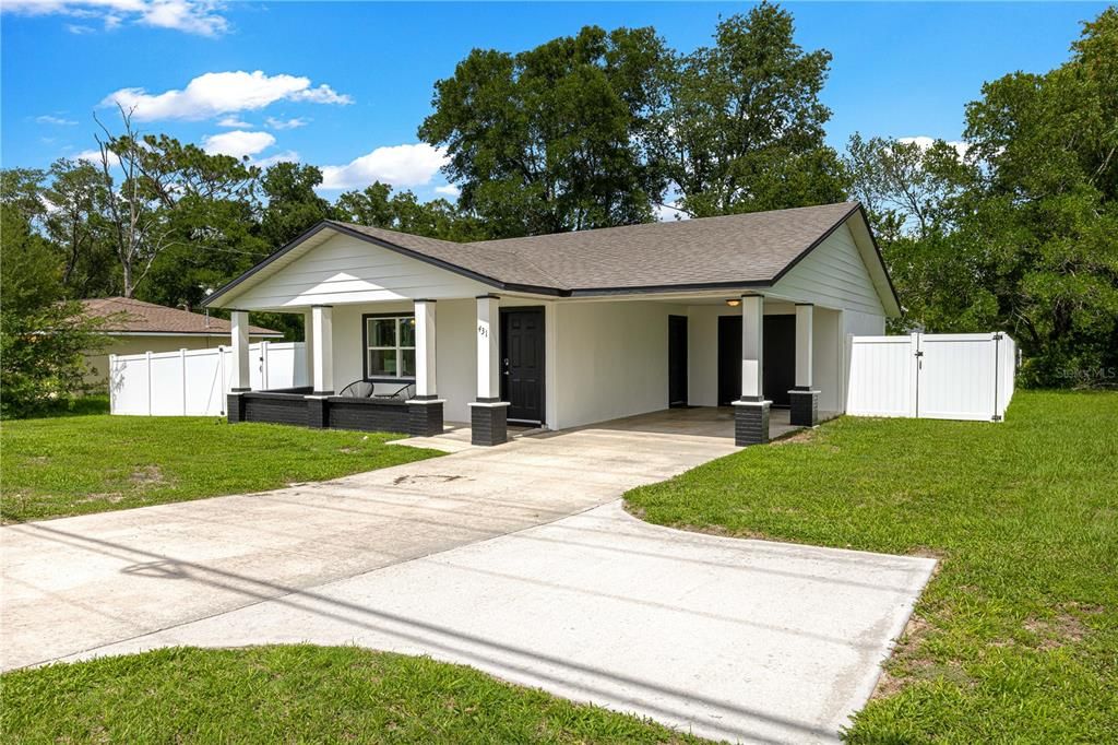 For Rent: $3,000 (2 beds, 1 baths, 980 Square Feet)