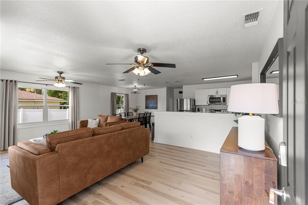 For Rent: $3,000 (2 beds, 1 baths, 980 Square Feet)