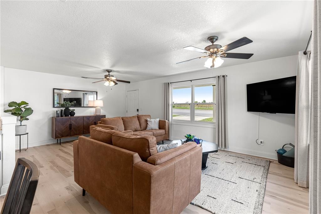 For Rent: $3,000 (2 beds, 1 baths, 980 Square Feet)