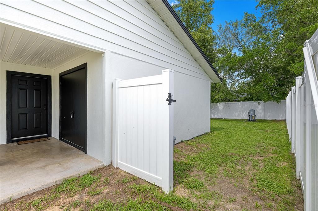For Rent: $3,000 (2 beds, 1 baths, 980 Square Feet)