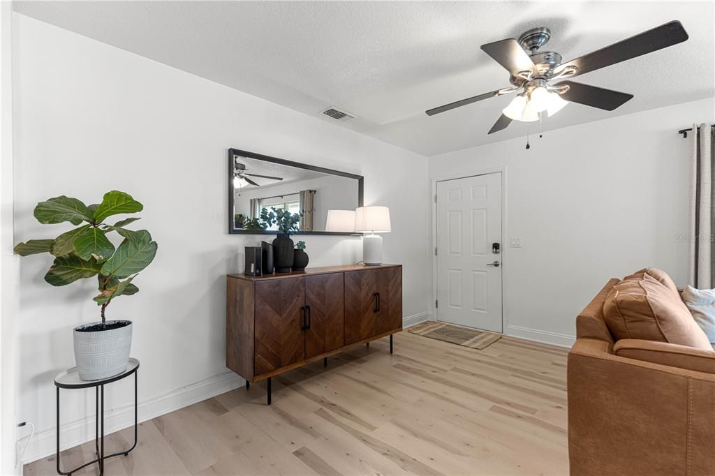 For Rent: $3,000 (2 beds, 1 baths, 980 Square Feet)
