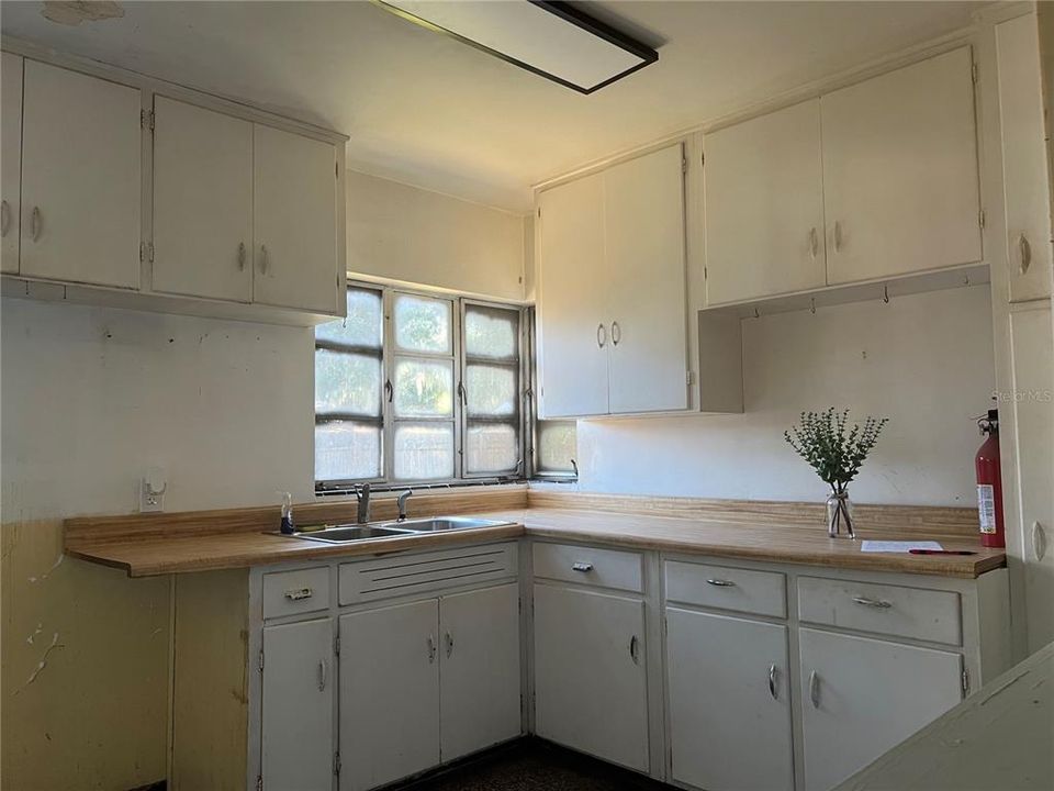 На продажу: $249,900 (3 спален, 2 ванн, 1210 Квадратных фут)