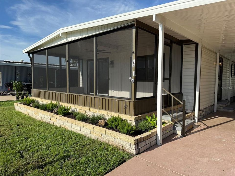 For Sale: $189,000 (2 beds, 2 baths, 1056 Square Feet)