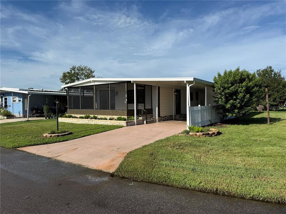 For Sale: $189,000 (2 beds, 2 baths, 1056 Square Feet)