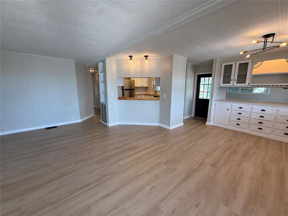 For Sale: $189,000 (2 beds, 2 baths, 1056 Square Feet)