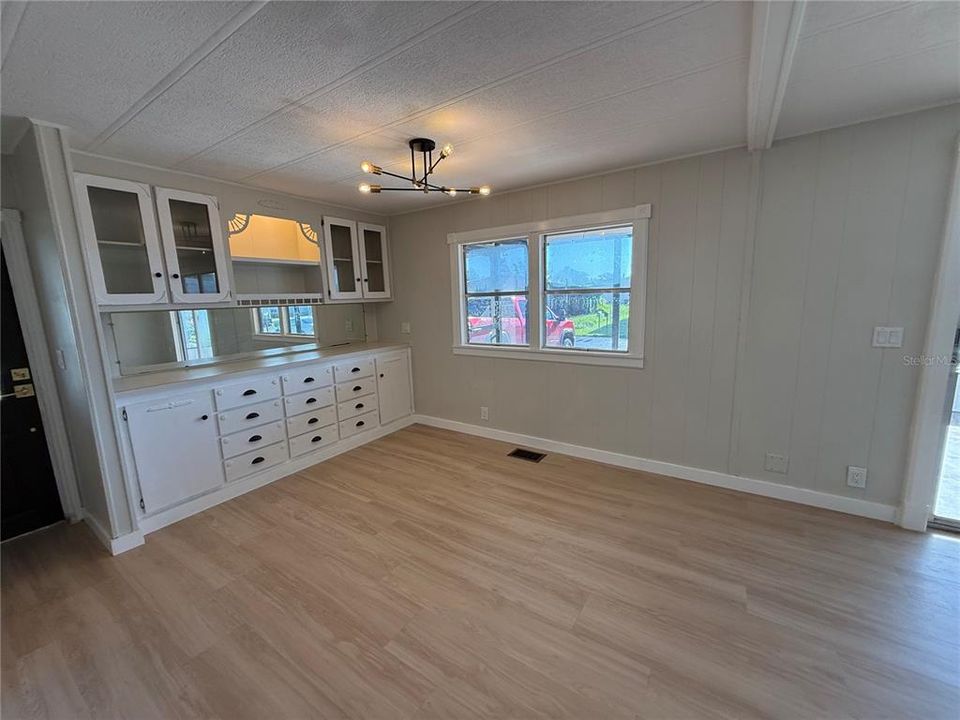 For Sale: $189,000 (2 beds, 2 baths, 1056 Square Feet)