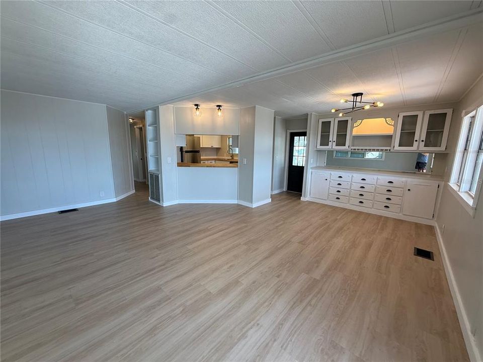 For Sale: $189,000 (2 beds, 2 baths, 1056 Square Feet)