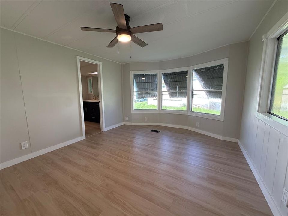 For Sale: $189,000 (2 beds, 2 baths, 1056 Square Feet)