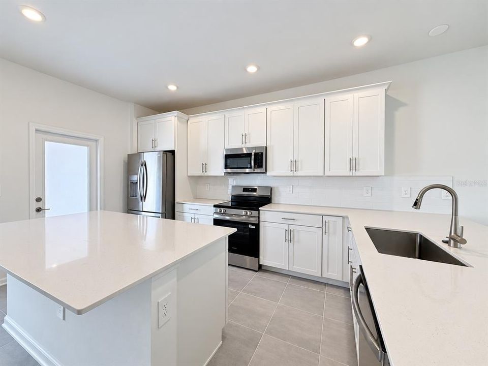 For Rent: $2,500 (3 beds, 2 baths, 1615 Square Feet)