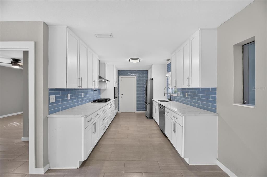 На продажу: $475,000 (3 спален, 2 ванн, 1215 Квадратных фут)