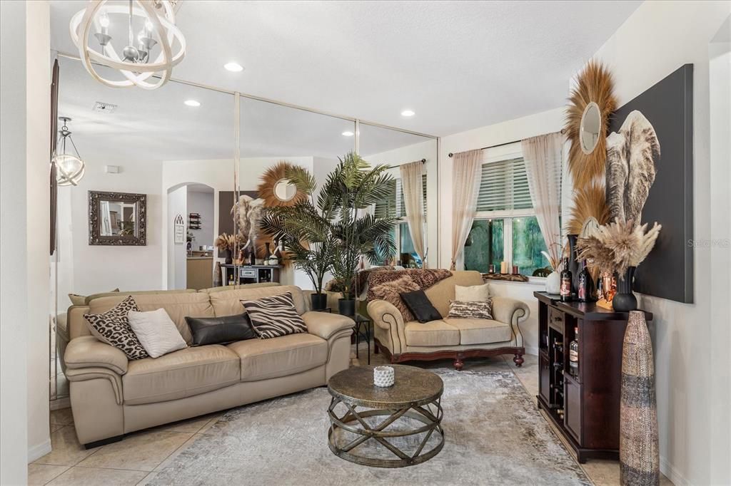 En Venta: $359,000 (3 camas, 2 baños, 1914 Pies cuadrados)