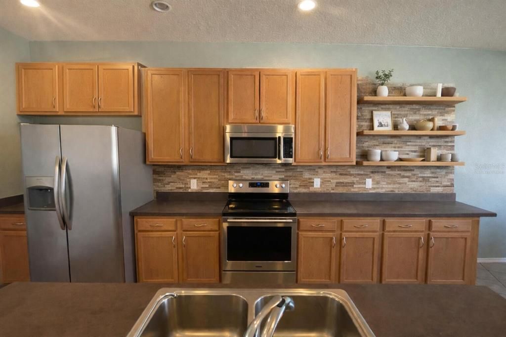 For Sale: $424,900 (4 beds, 2 baths, 2592 Square Feet)
