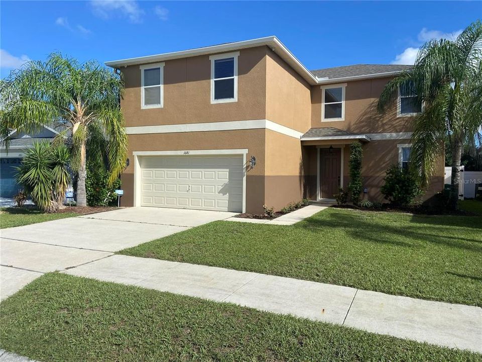For Sale: $424,900 (4 beds, 2 baths, 2592 Square Feet)