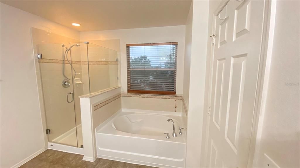 For Sale: $424,900 (4 beds, 2 baths, 2592 Square Feet)
