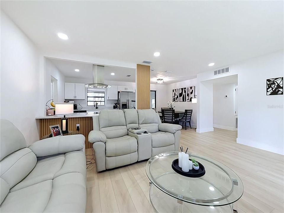 На продажу: $330,000 (3 спален, 2 ванн, 1353 Квадратных фут)