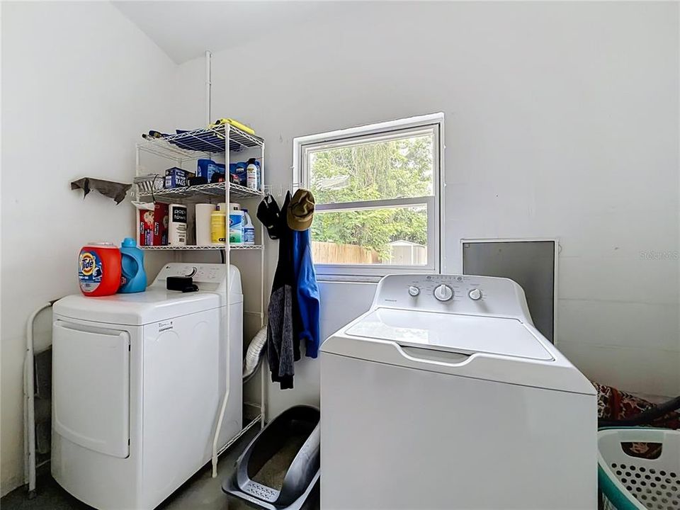 На продажу: $330,000 (3 спален, 2 ванн, 1353 Квадратных фут)