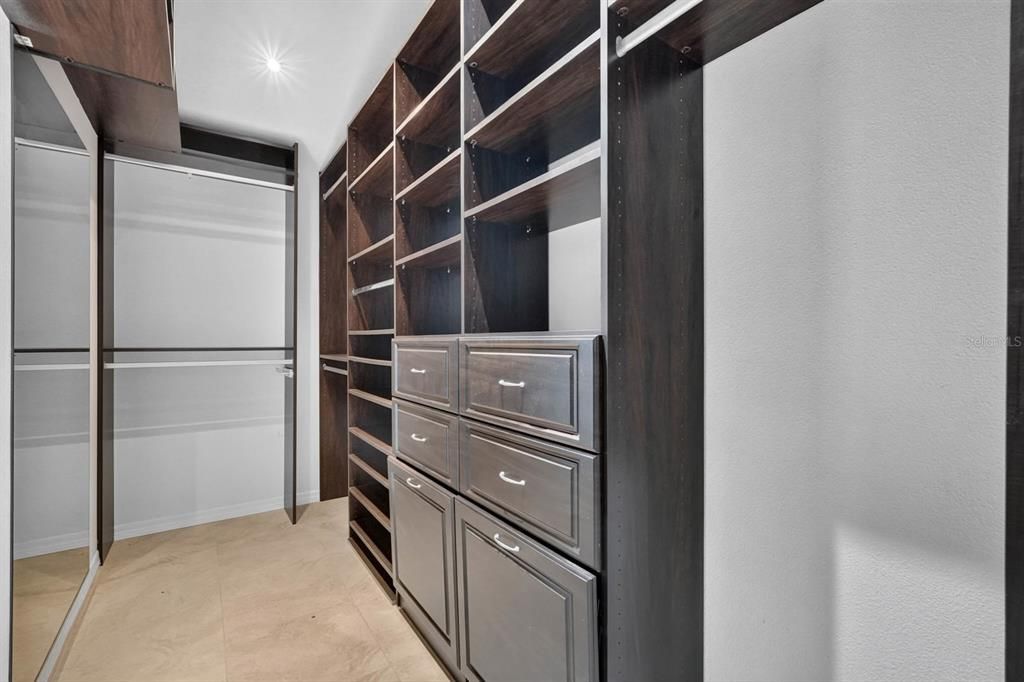 En Venta: $795,000 (4 camas, 3 baños, 3217 Pies cuadrados)