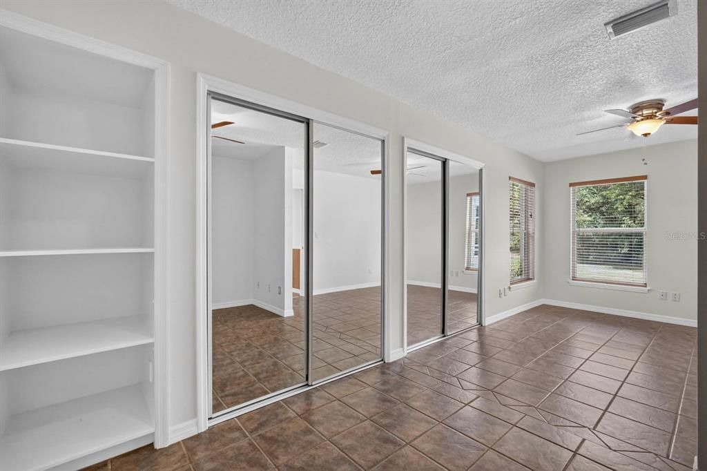 En Venta: $795,000 (4 camas, 3 baños, 3217 Pies cuadrados)