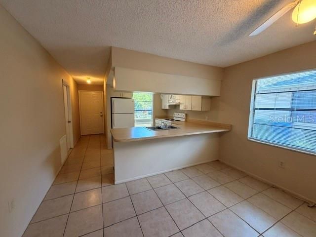 For Sale: $299,000 (2 beds, 2 baths, 1012 Square Feet)
