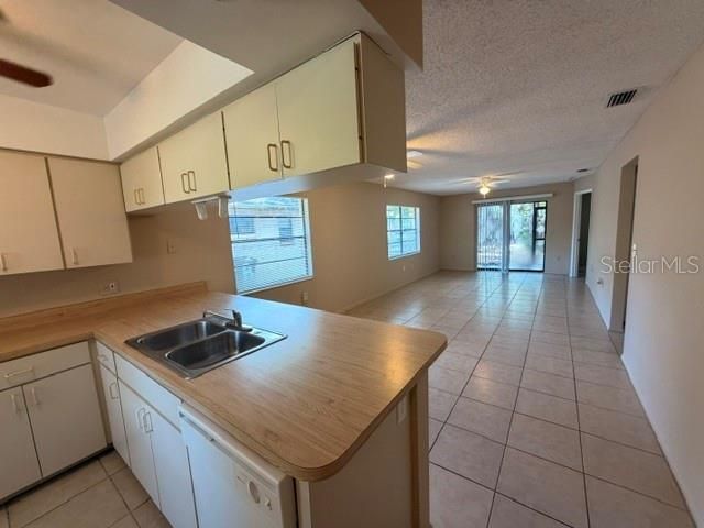 For Sale: $299,000 (2 beds, 2 baths, 1012 Square Feet)