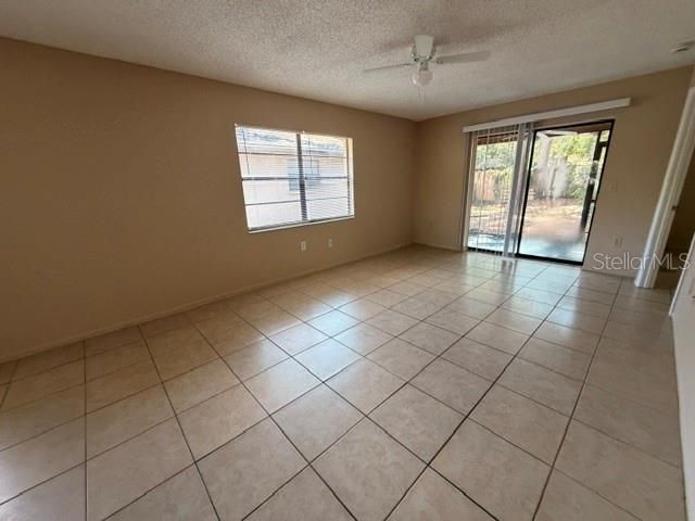 For Sale: $299,000 (2 beds, 2 baths, 1012 Square Feet)