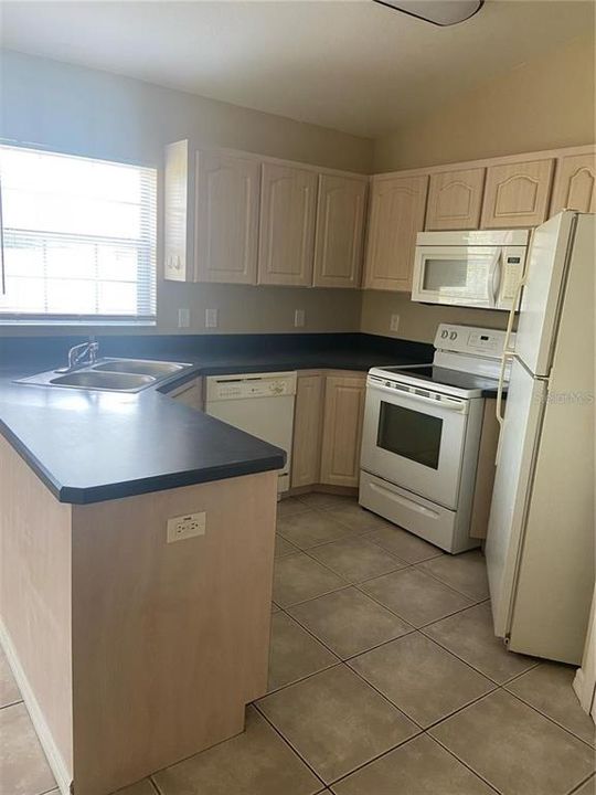 For Rent: $1,900 (3 beds, 2 baths, 1501 Square Feet)