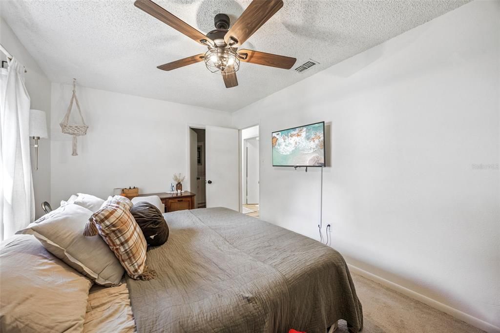 En Venta: $299,900 (3 camas, 2 baños, 1012 Pies cuadrados)