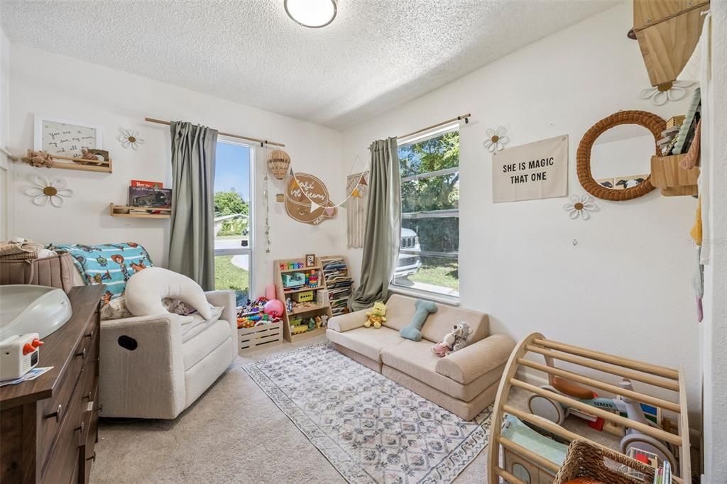 En Venta: $299,900 (3 camas, 2 baños, 1012 Pies cuadrados)