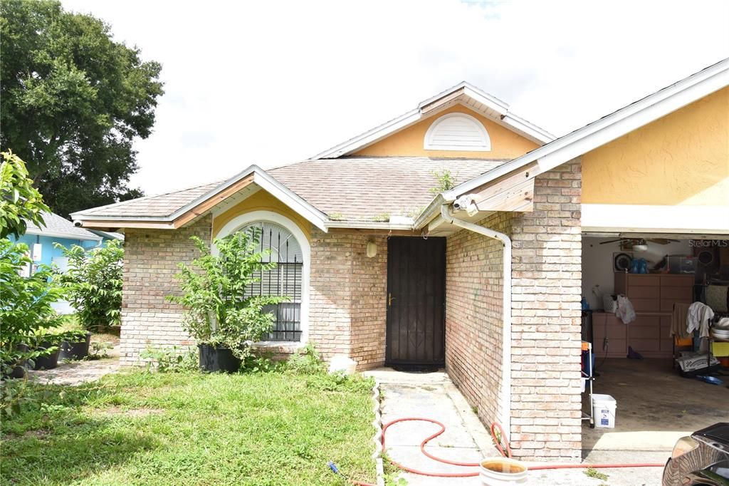 For Sale: $319,900 (3 beds, 2 baths, 1370 Square Feet)
